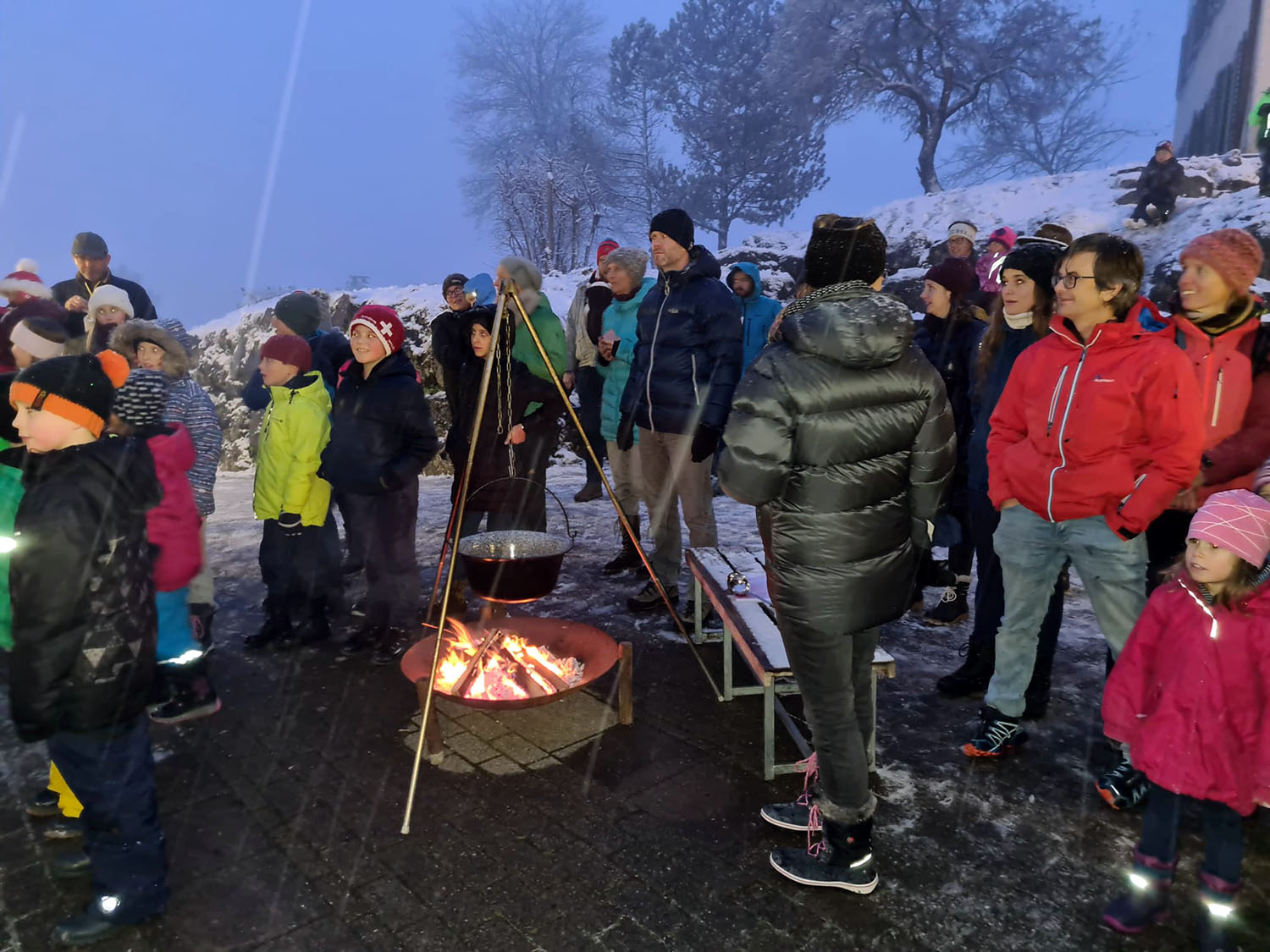 Der Glühwein und viele Leute