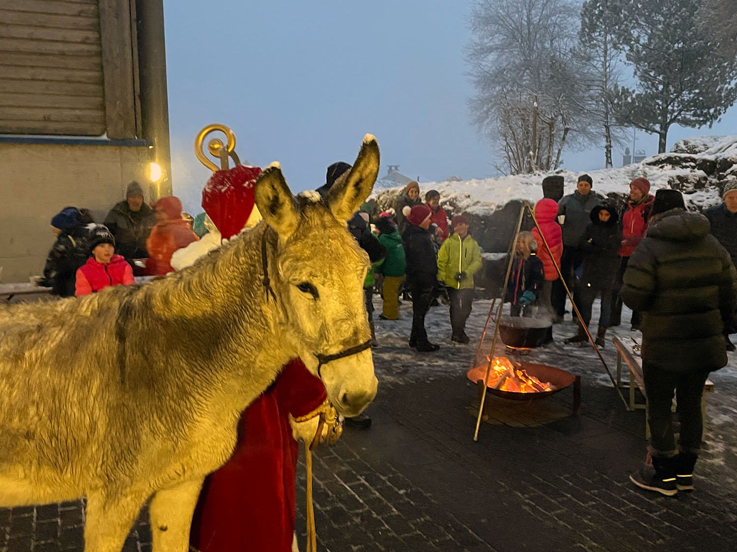 Der Glühwein und viele Leute