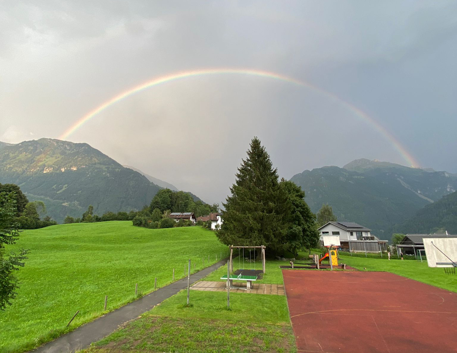 Dorfverein Schwändi Dorfgrill 2023 Regenbogen